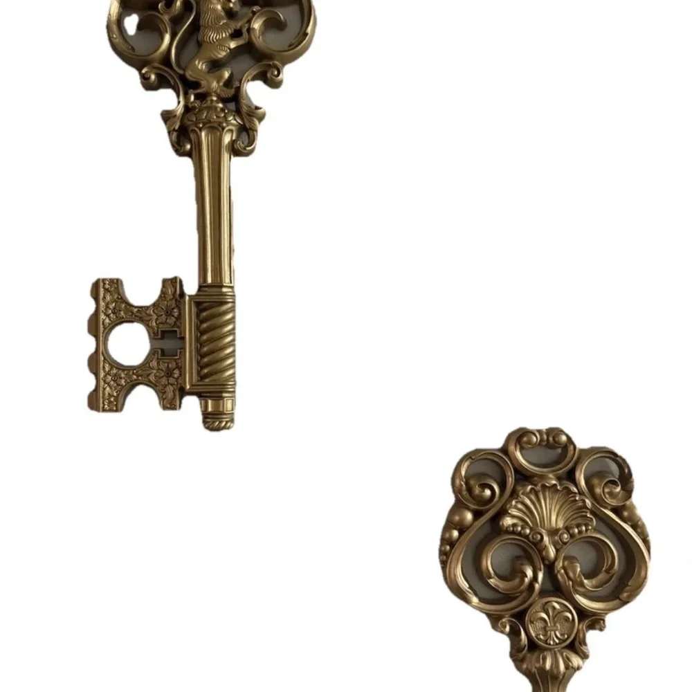 Antique Gold Key Wall Decor Lot Of 4 Vintage keys Decor Preowned Great Condition